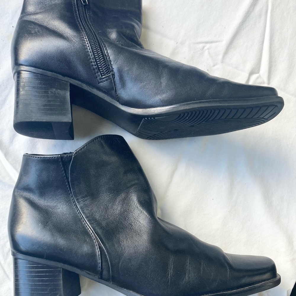 Black Leather Ankle Boots w/ Zipper! In Excellent Condition!